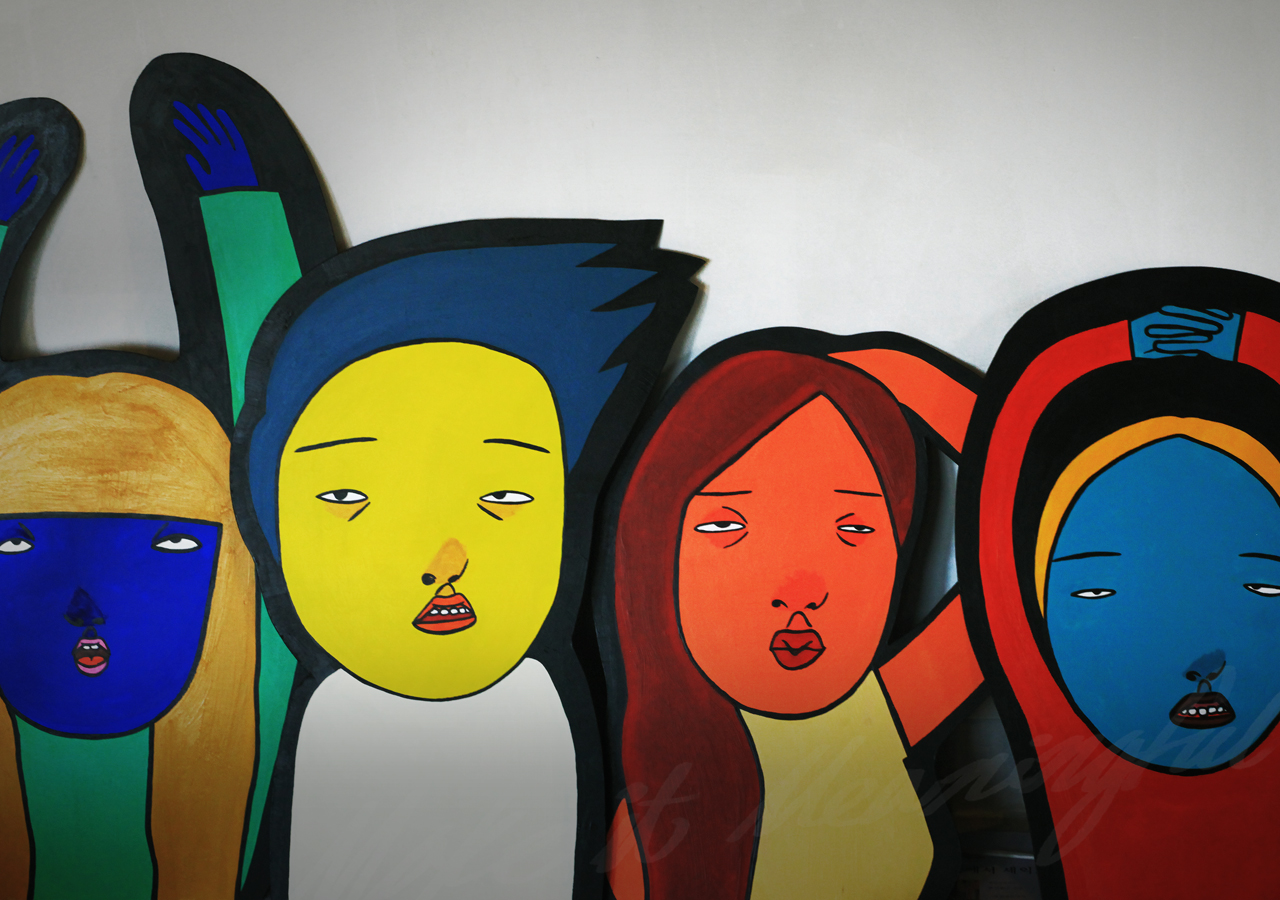 Song’s’s work. The background image automatically turns to next image.