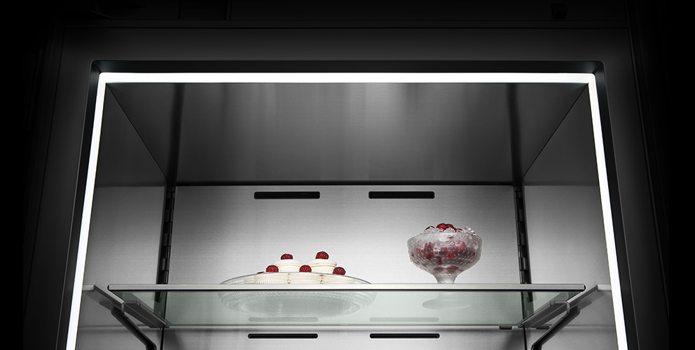 This is an image that shows the lighting of the built-in refrigerator BRR9000M.