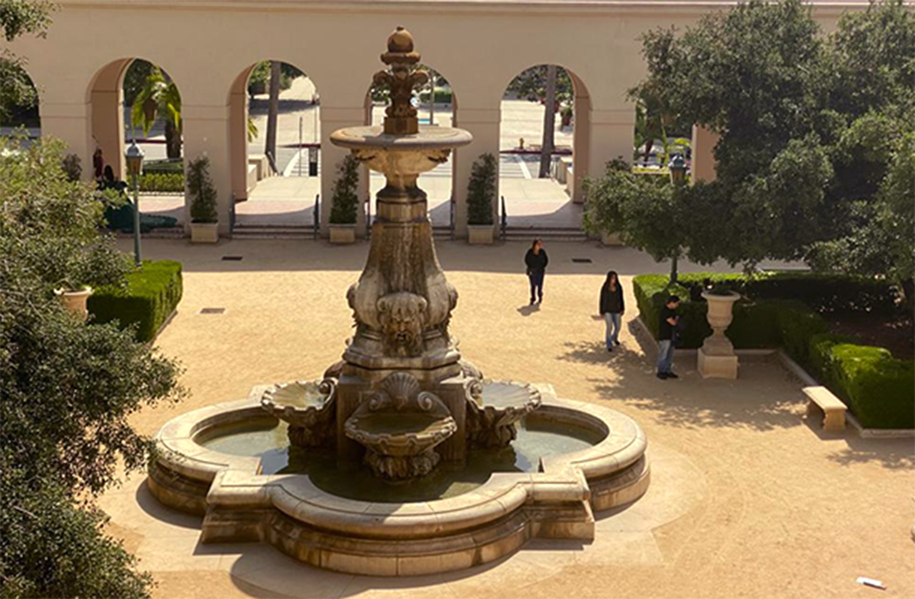 A fountain in Pasadena, a city in Los Angeles.