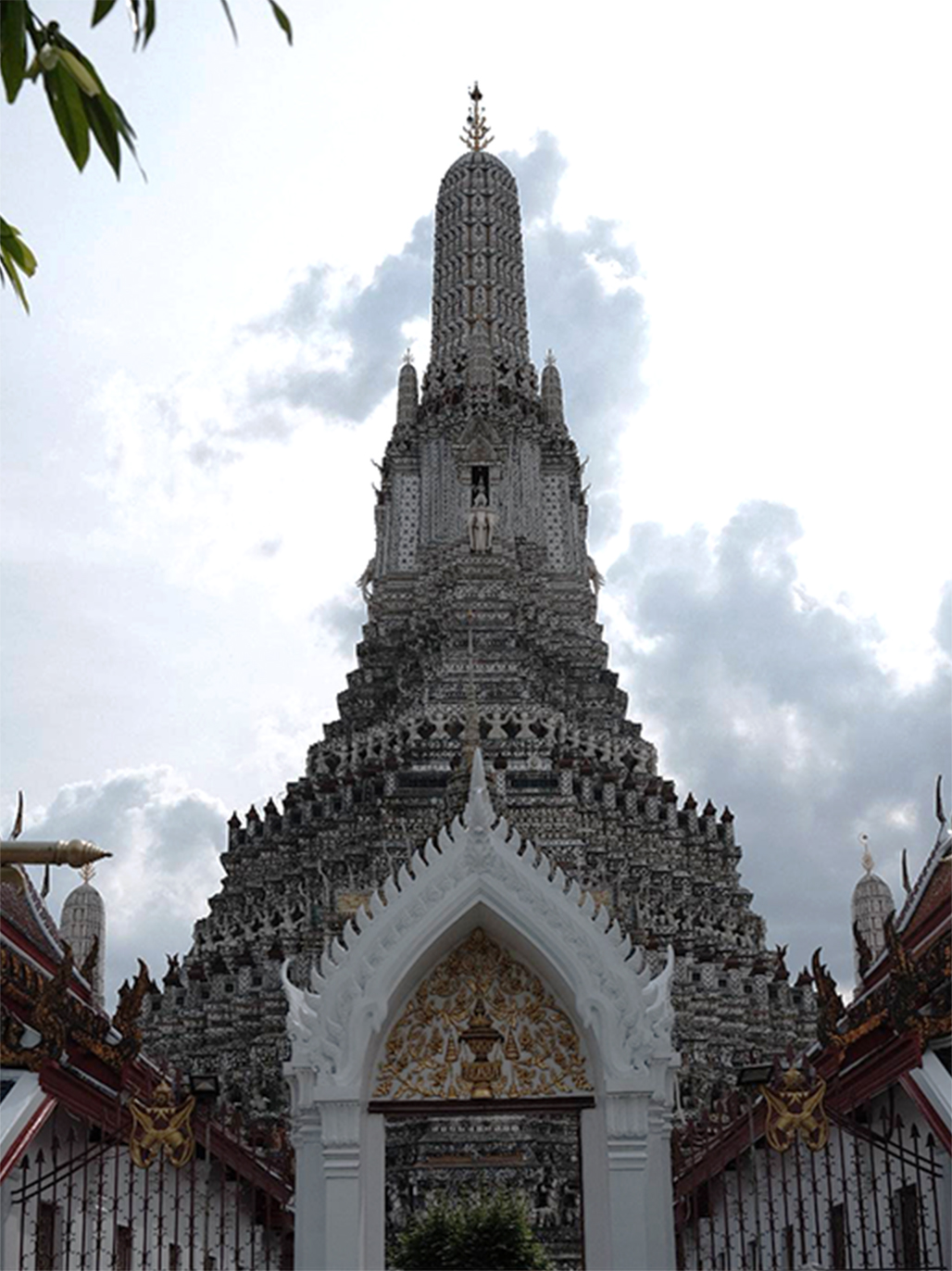This is Phra Prang at Wat Arun, a Buddhist temple in Bangkok, taken in August 2023. Phra Prang means the pagoda of a Buddhist temple.