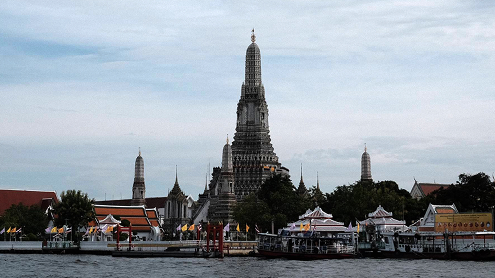 Wat Arun is located on the riverside of the Chao Phraya River.
