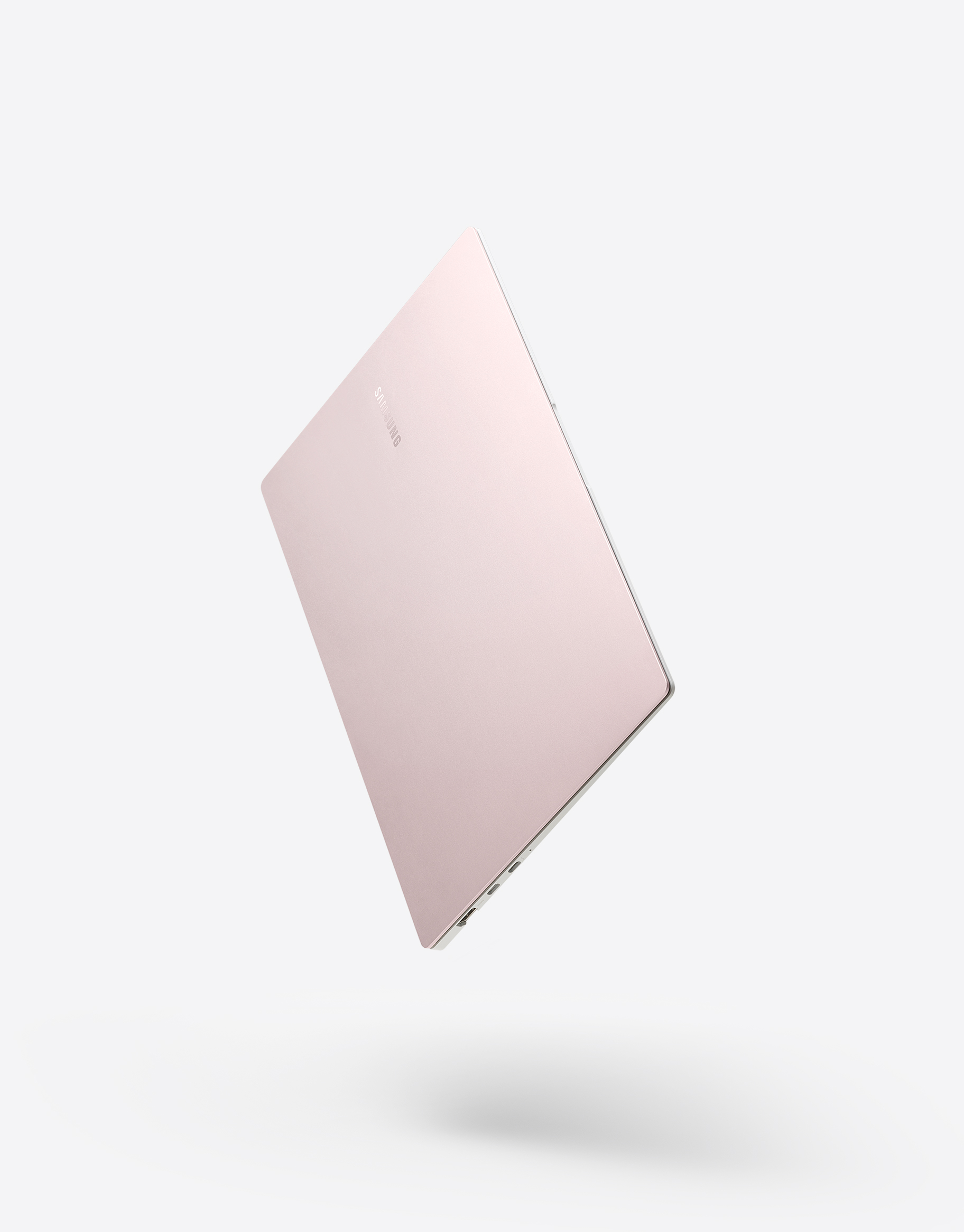 Two pictures of Galaxy Book Pro 360 Navy models are rolled. One cut is an image taken with an S pen bent 360 degrees, and one is a close-up shot of a cut closed 45 degrees.