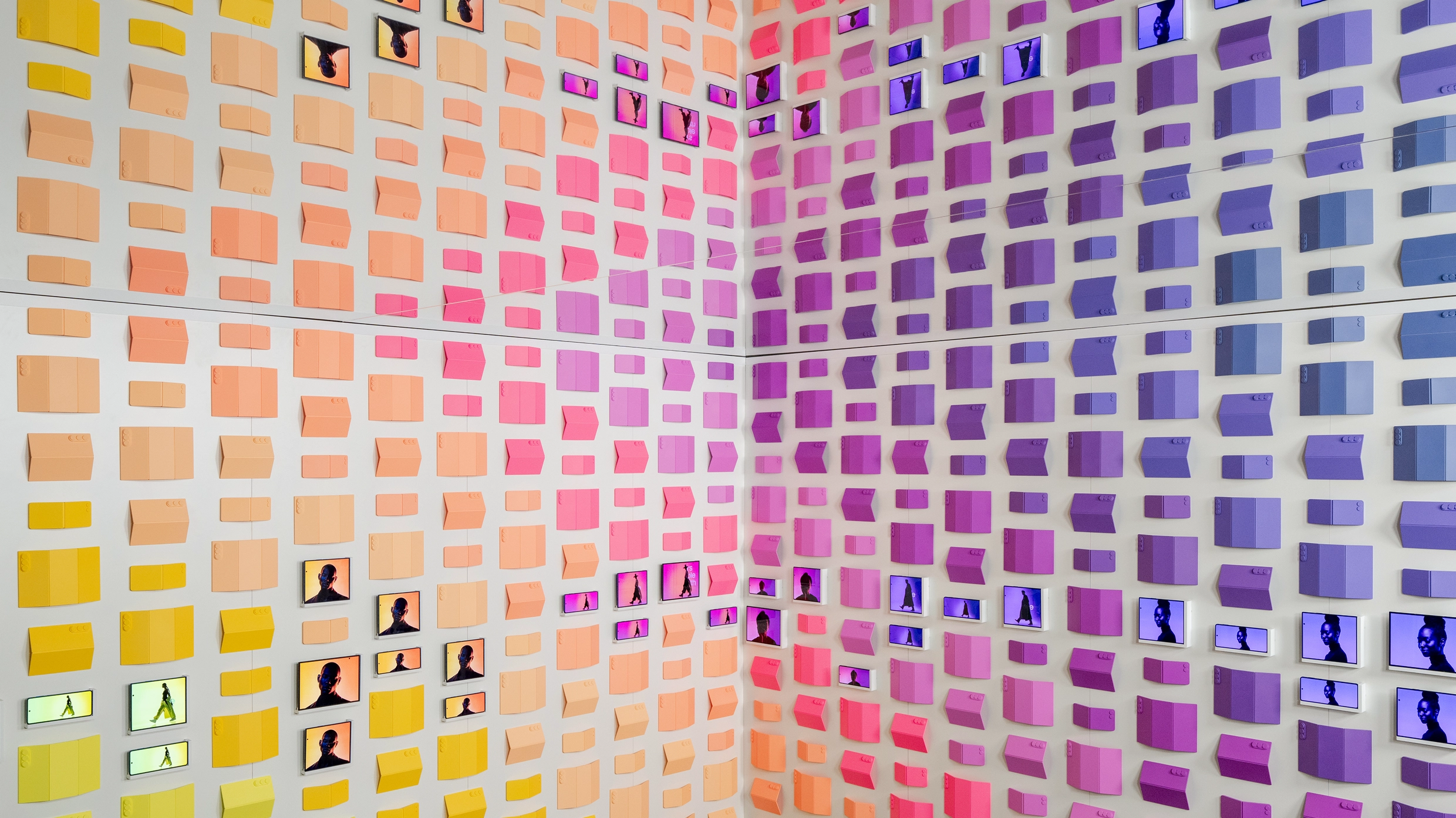 Unfold Your Story: Foldable experiences reflecting diverse lifestyles, emotions, individuality, and self-expression.