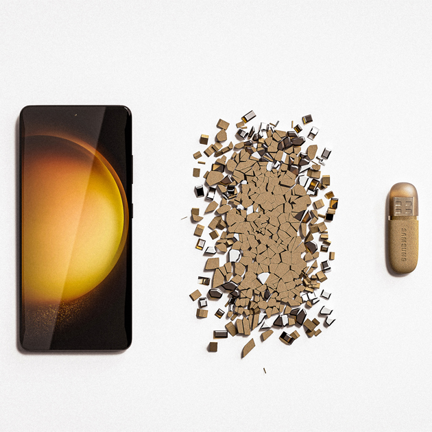 From left, a used smartphone, recycled pulp, and memory capsules.