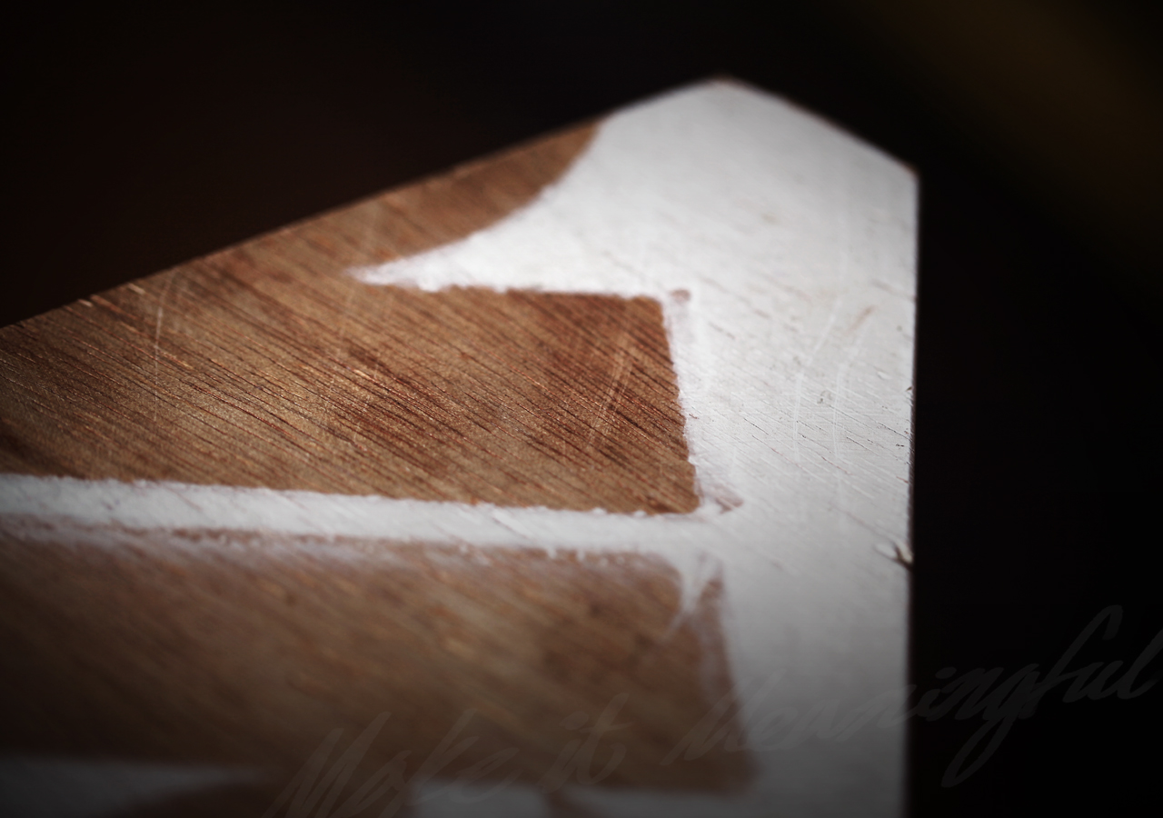 디자이너 흙 전시 작품 이미지가 있습니다. 현재 화면은 배경 이미지가 자동으로 다른 이미지로 전환되는 효과를 포함하고 있습니다.