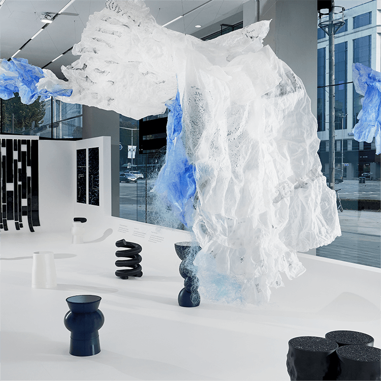 「The Wave: 순환의 물결」 전시장 내부 이미지입니다.