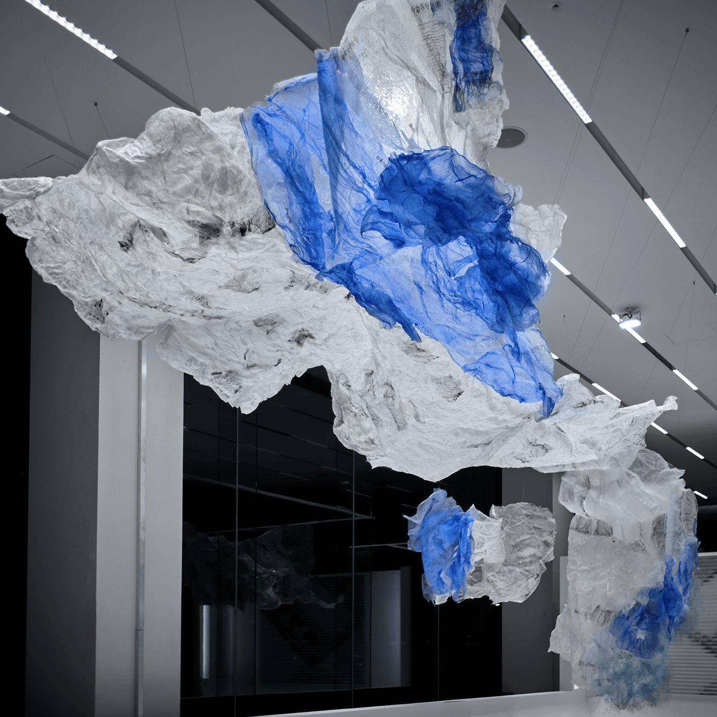 ‘Wavy Blue’ 이미지입니다.