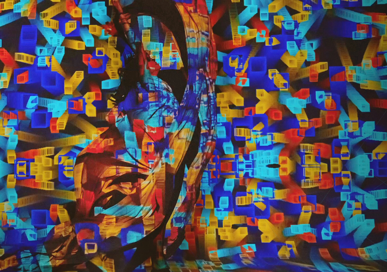 모델의 역동적인 모습위에 데미안 보로비크의 푸른빛 패턴이 비칩니다.