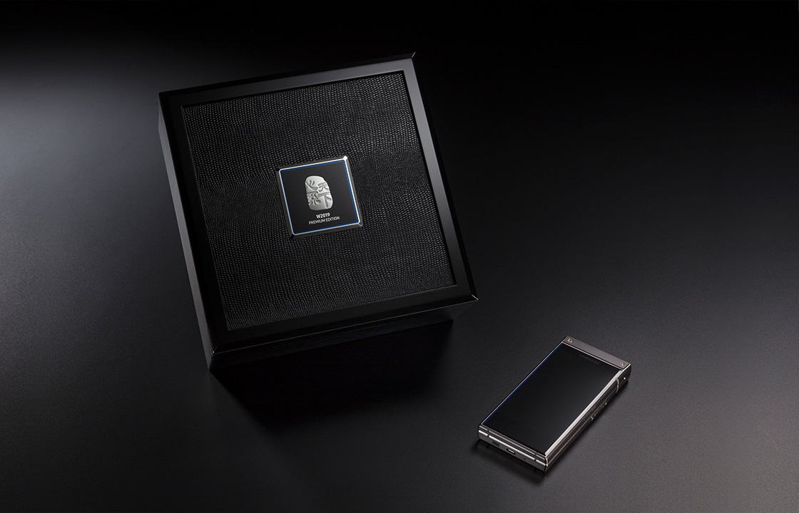 삼성 W2019의 패키지와 그 활용 예시가 차례로 나타납니다.